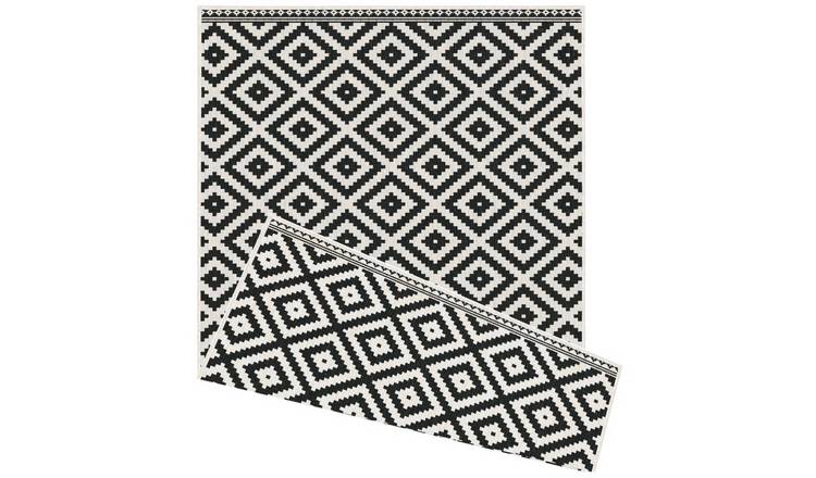 The Rugs Black and White Duo Weave Diamond Reversible Outdoor Rug - 160 x 230cm