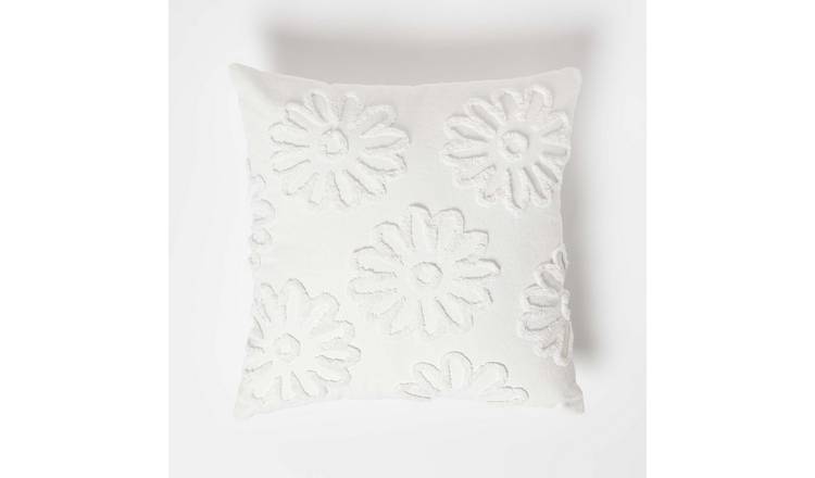 Homescapes White Floral Daisy Tufted Cotton Cushion - 45 x 45 cm