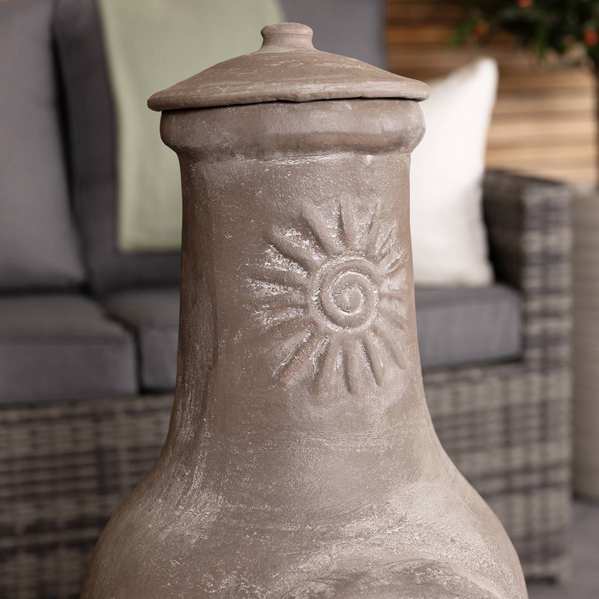 Charles Bentley Snug Belem Outdoor Medium Clay Chiminea Patio Heater - Beige - Image 3