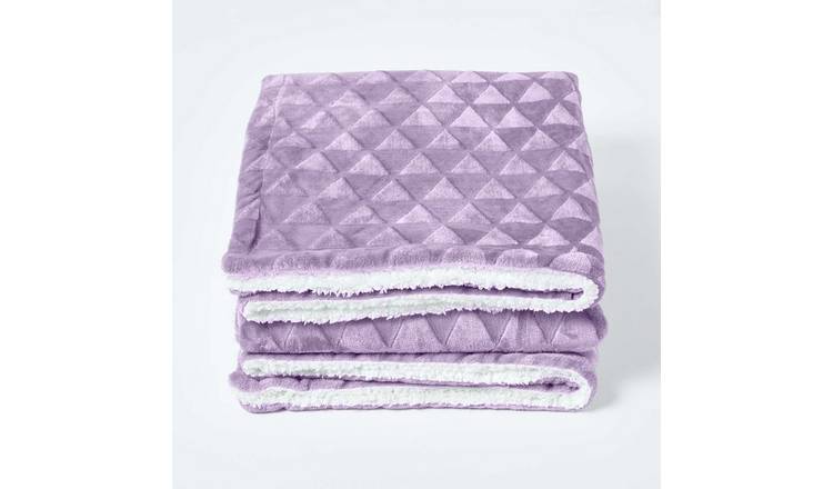 Homescapes Geometric Triangle Velvet Throw - 130 x 160 cm - Lavender