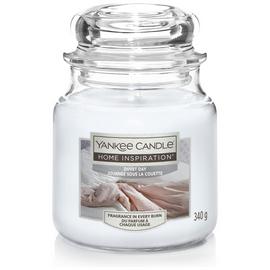 Yankee Candle Medium Jar Candle - Duvet Day