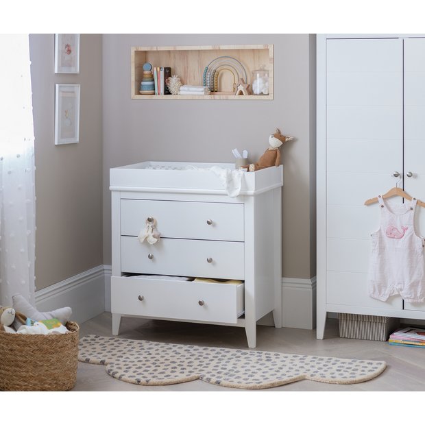 White chest of on sale drawers for nursery