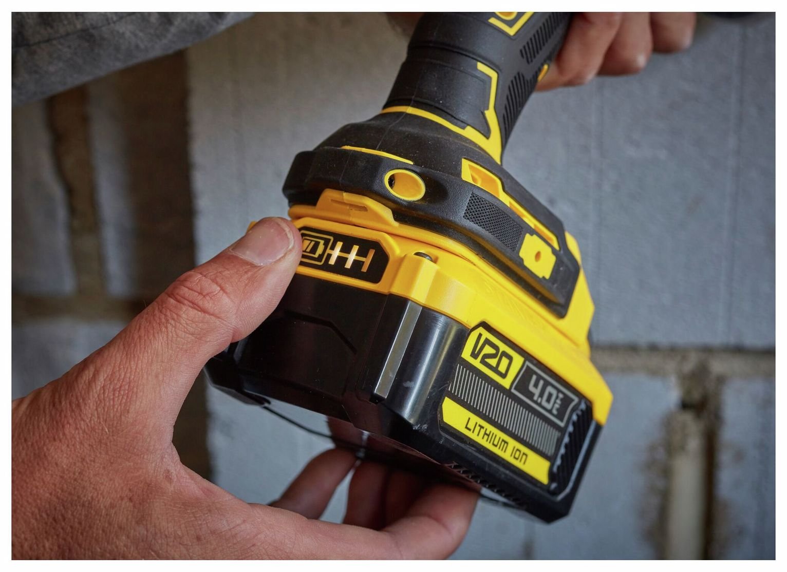 Stanley Fatmax SFMCB204-XJ 4Ah V20 Lithium-ion Battery - 18V