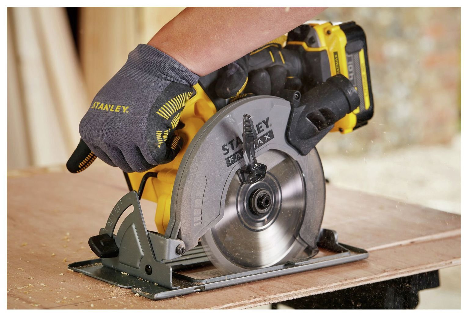 Stanley Fatmax SFMCS500D1K-GB 2Ah V20 Circular Saw - 18V