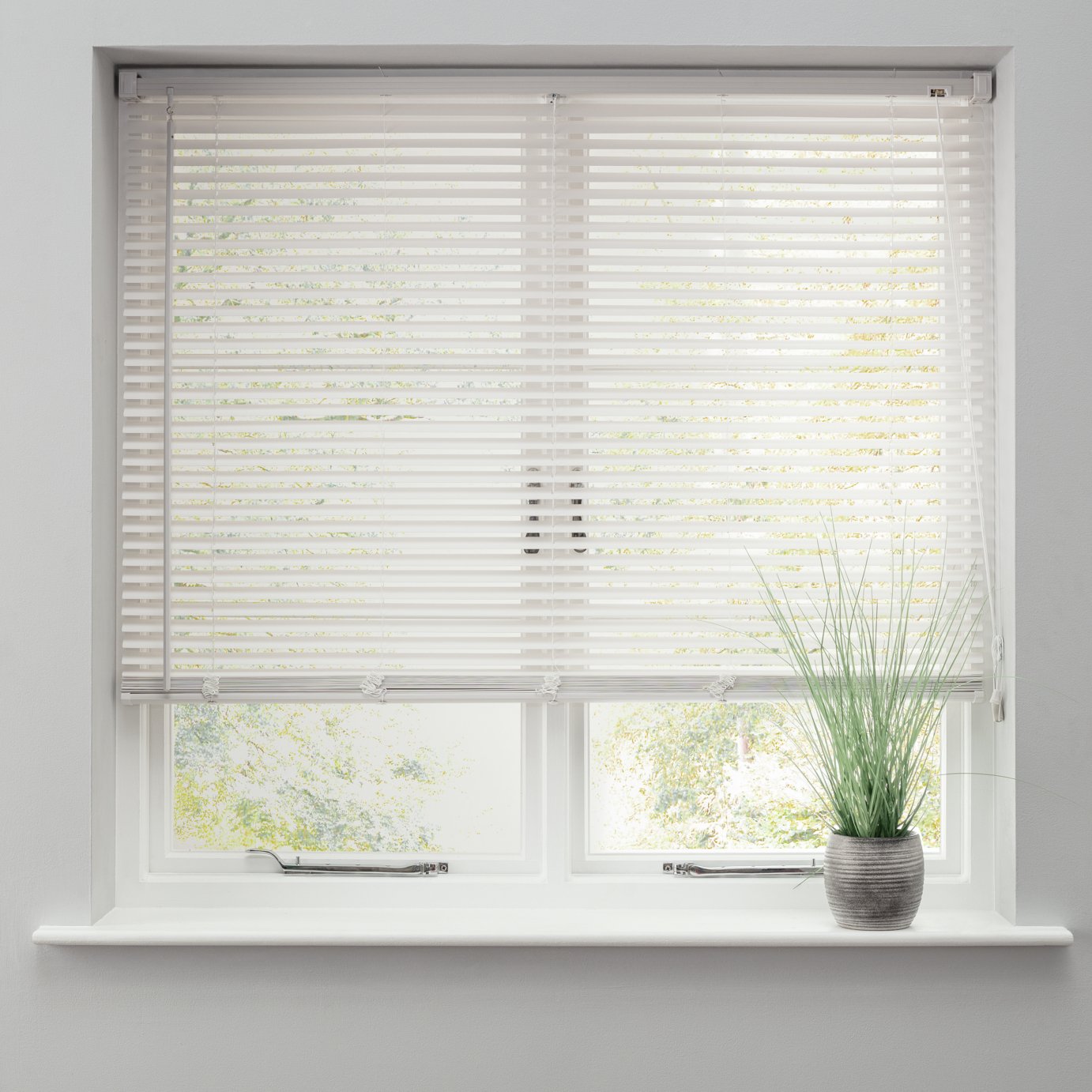 Argos Home Plastic Super White Venetian Blind - 150cm