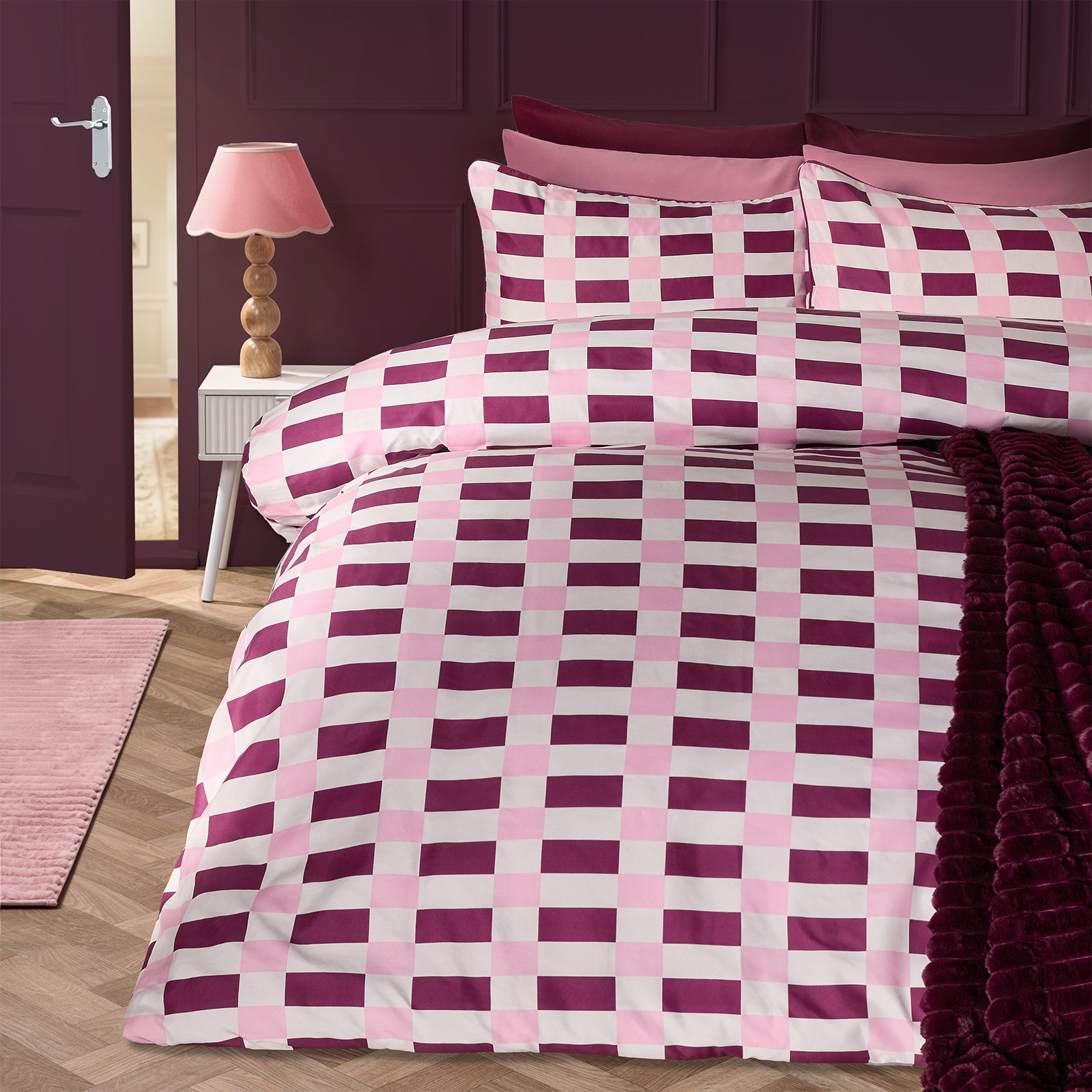OHS Checkerboard Microfibre Duvet Cover Set Burgiundy/Pink - King