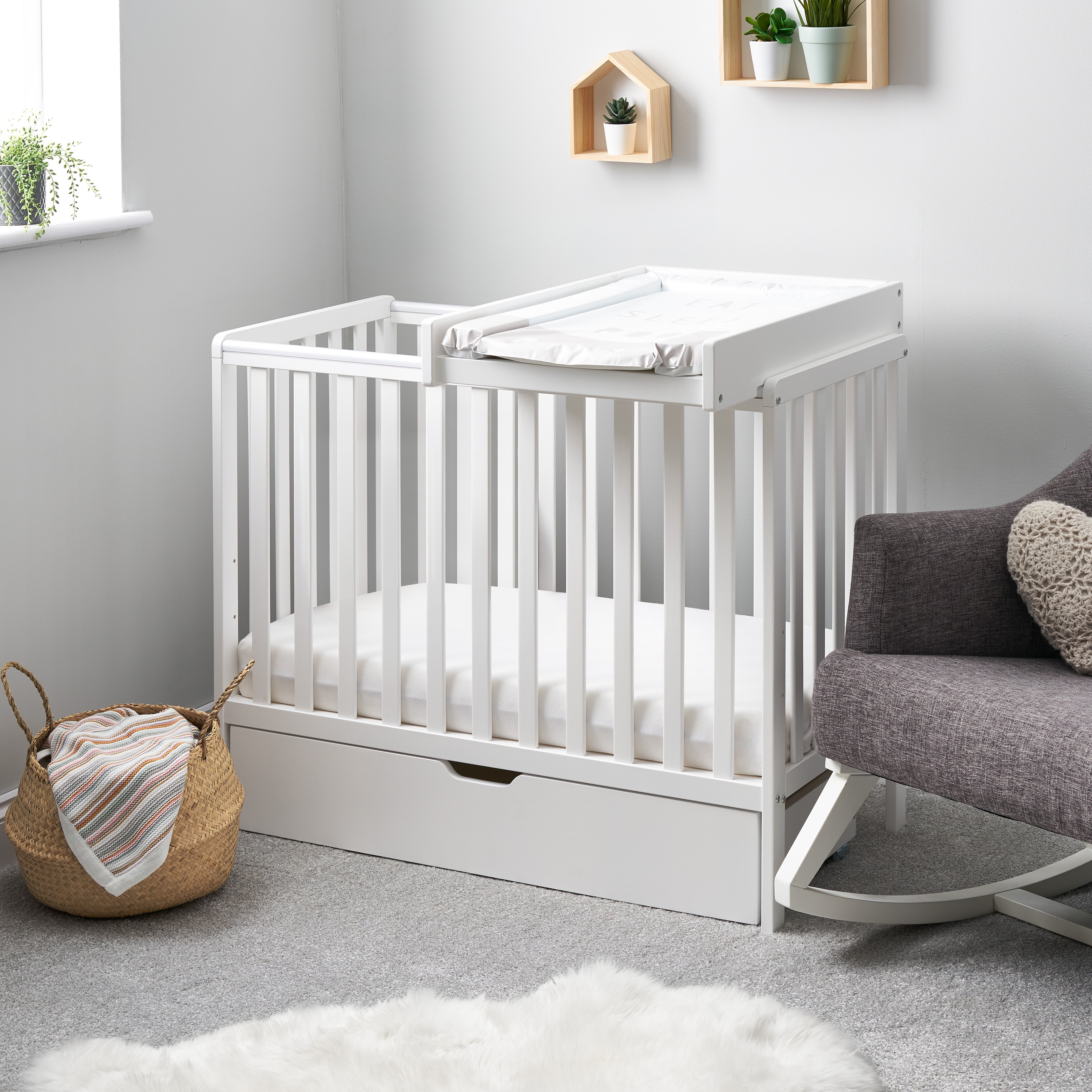 Obaby Bantam Space Saver Cot Drawer Changer & Mattress – Wht