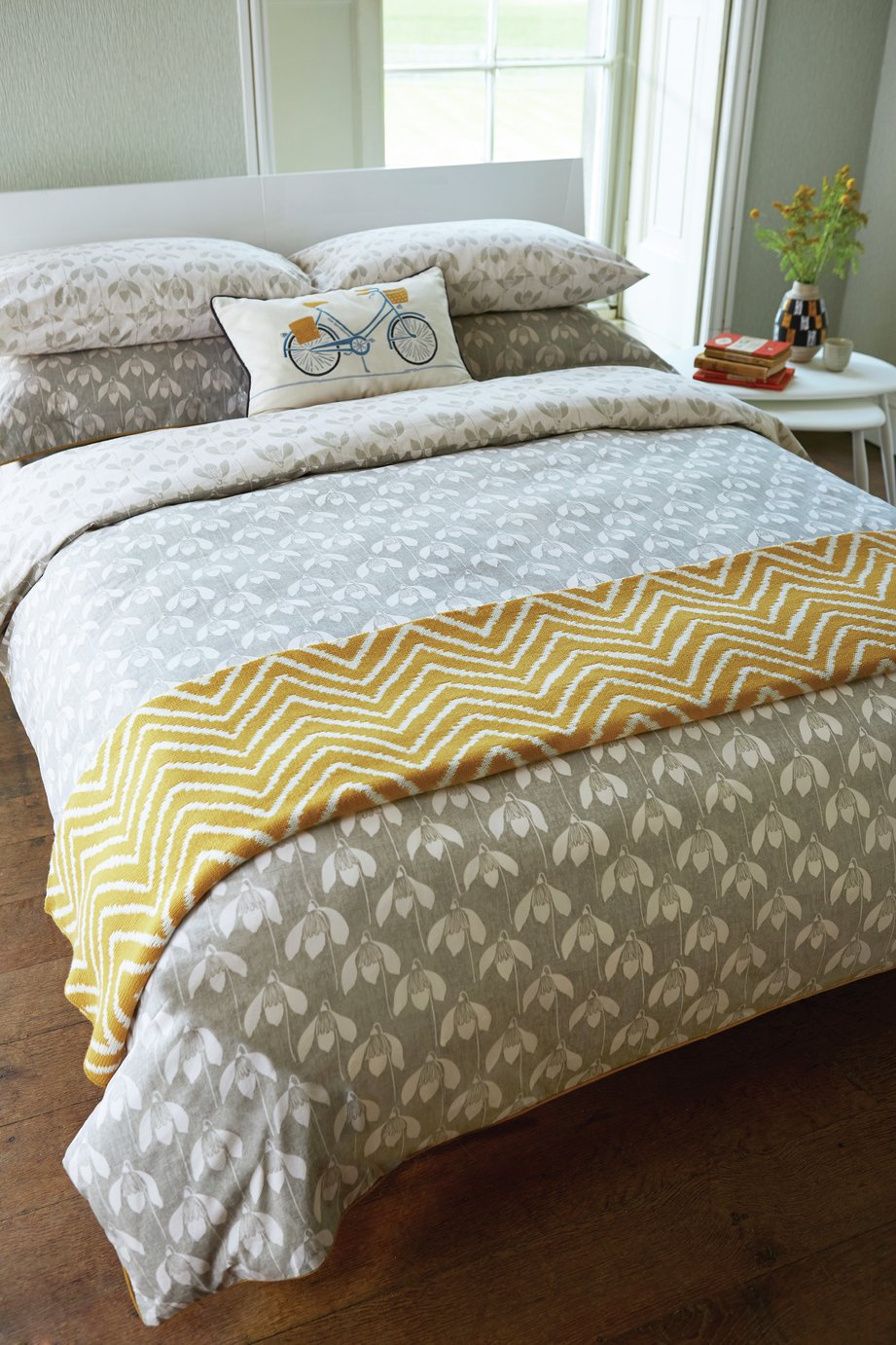 Scion Cotton Snowdrop Flower Pillowcase - Grey