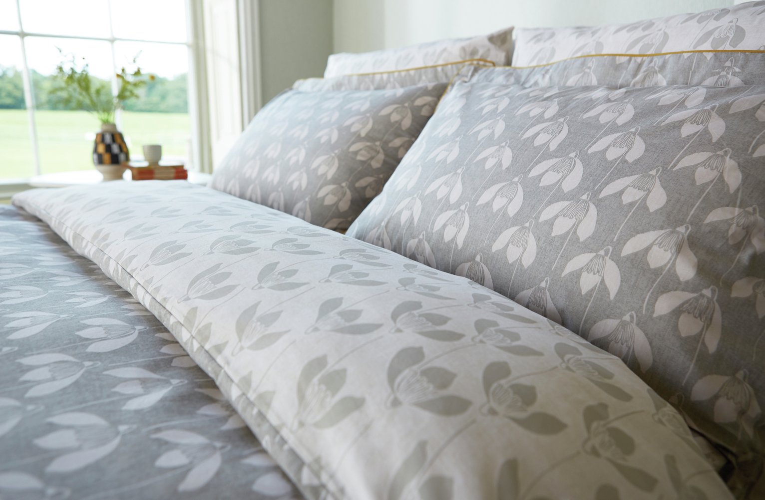 Scion Cotton Snowdrop Flower Grey Bedding Set - Double