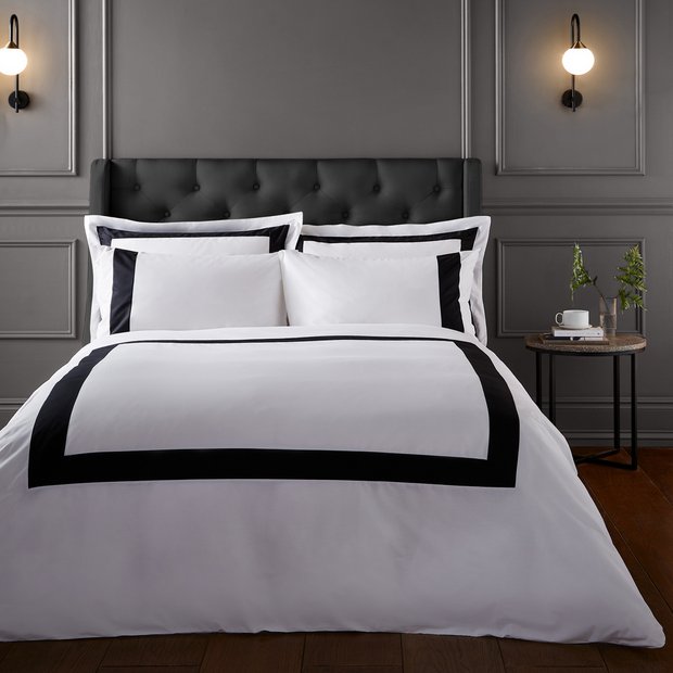 Black and white coverlet on sale king