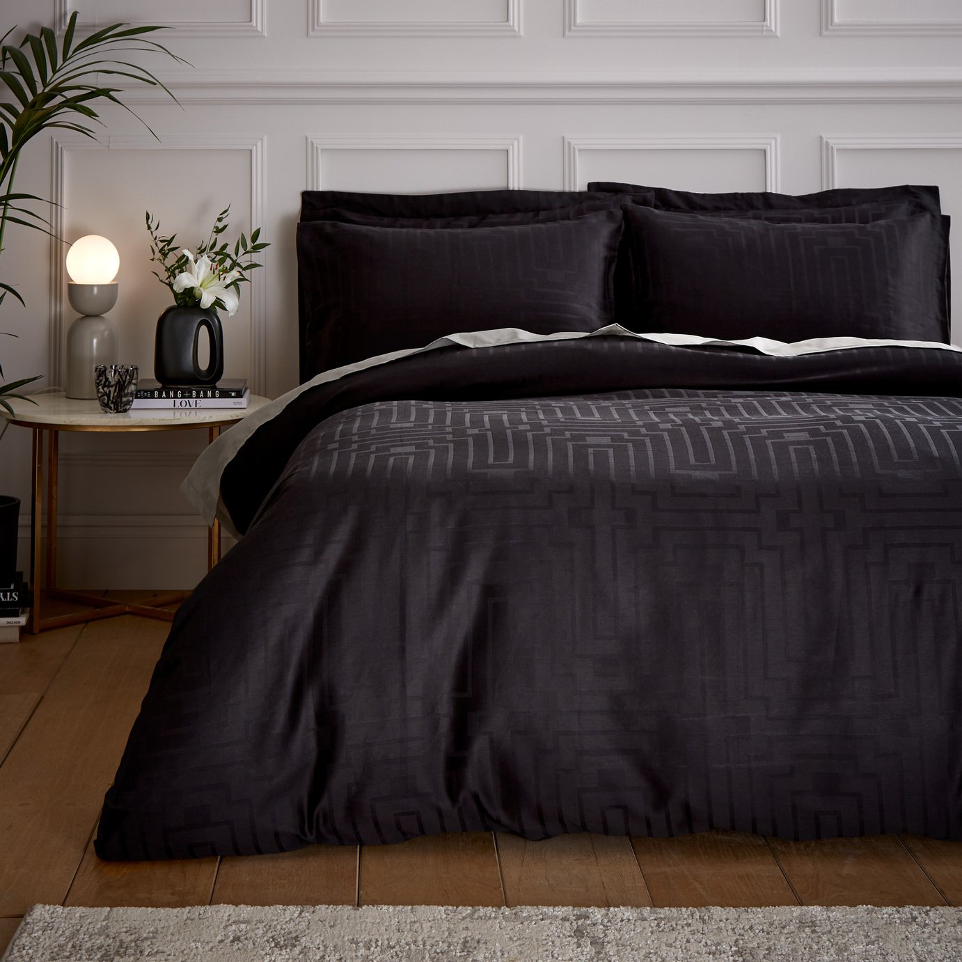 Bianca Cotton 180 TC Geometric Black Bedding Set - King size