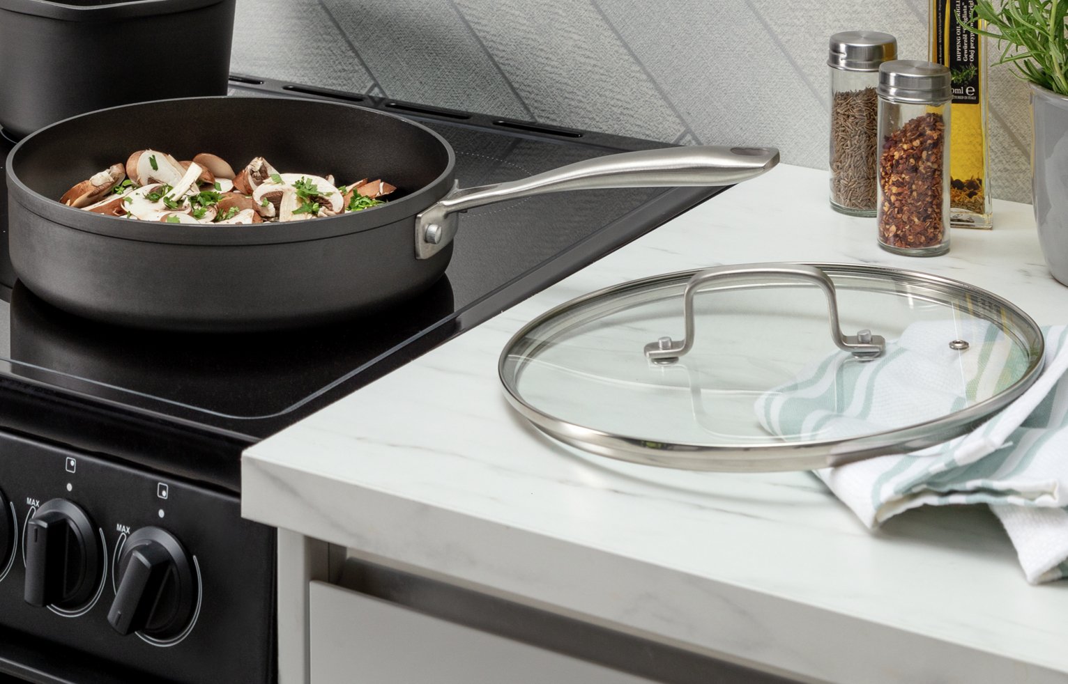 Habitat 26cm Hard Anodised Aluminium Saute Pan