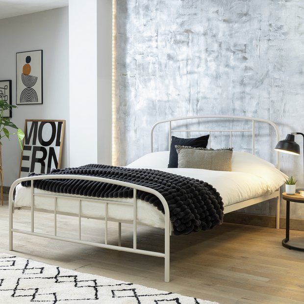 Metal double store bed