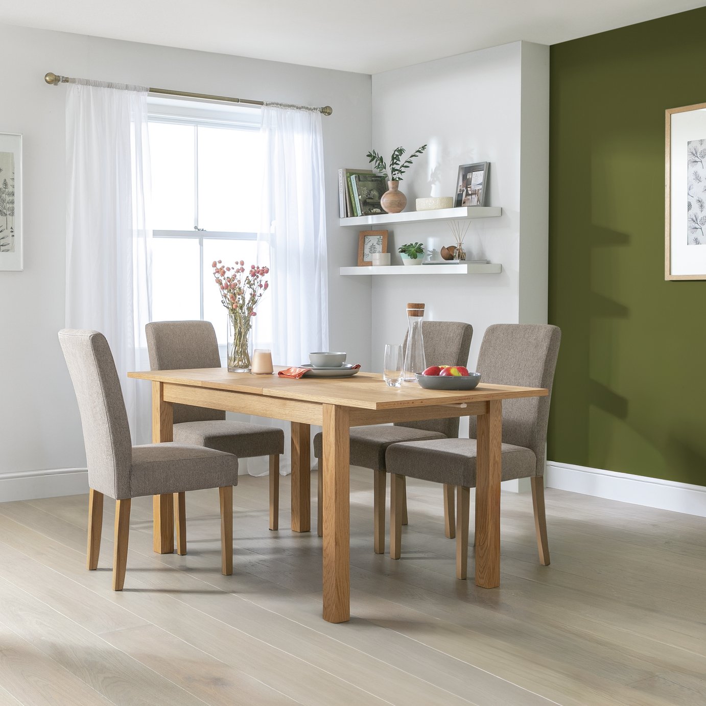 Habitat Clifton Extending Oak Veneer 4-6 Seater Dining Table