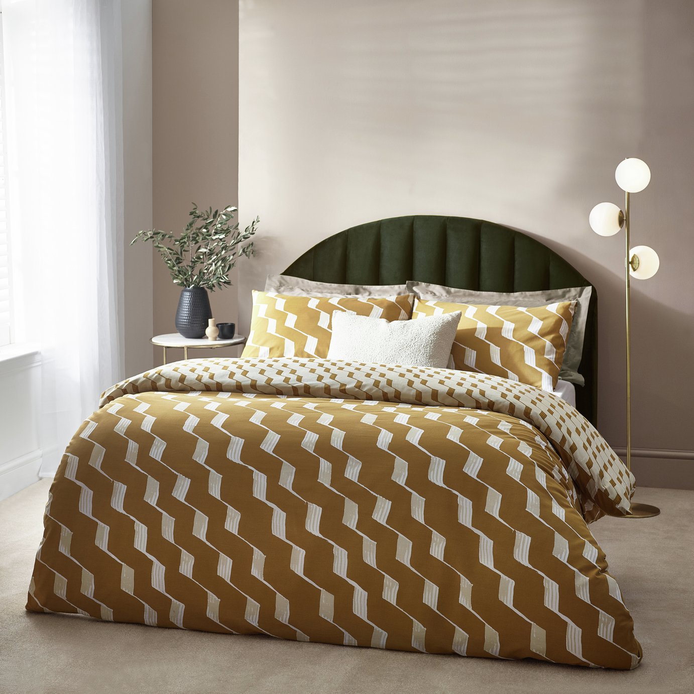 Hoem Zabine Honey Yellow Bedding Set - King size