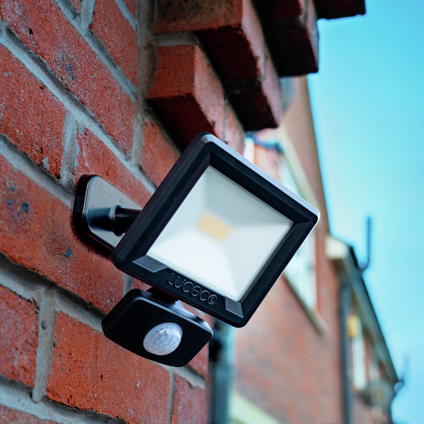 Luceco Essence 10 W PIR Floodlight 