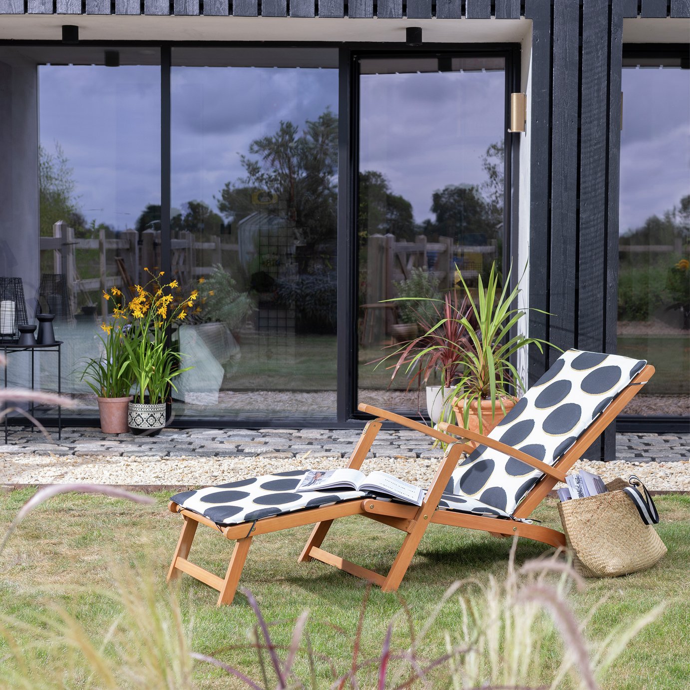 Argos Home Folding Wooden Sun Lounger - Black & White