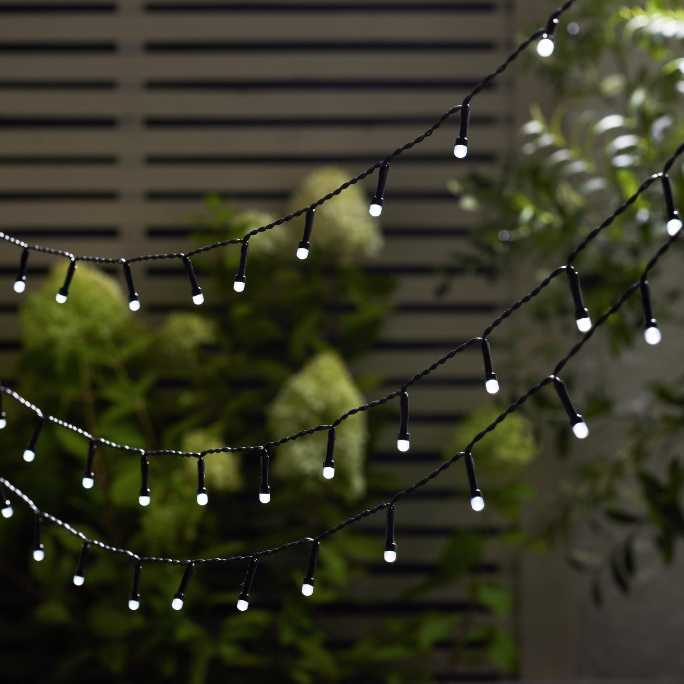 Garden by Sainsburys Solar 100L White String Lights