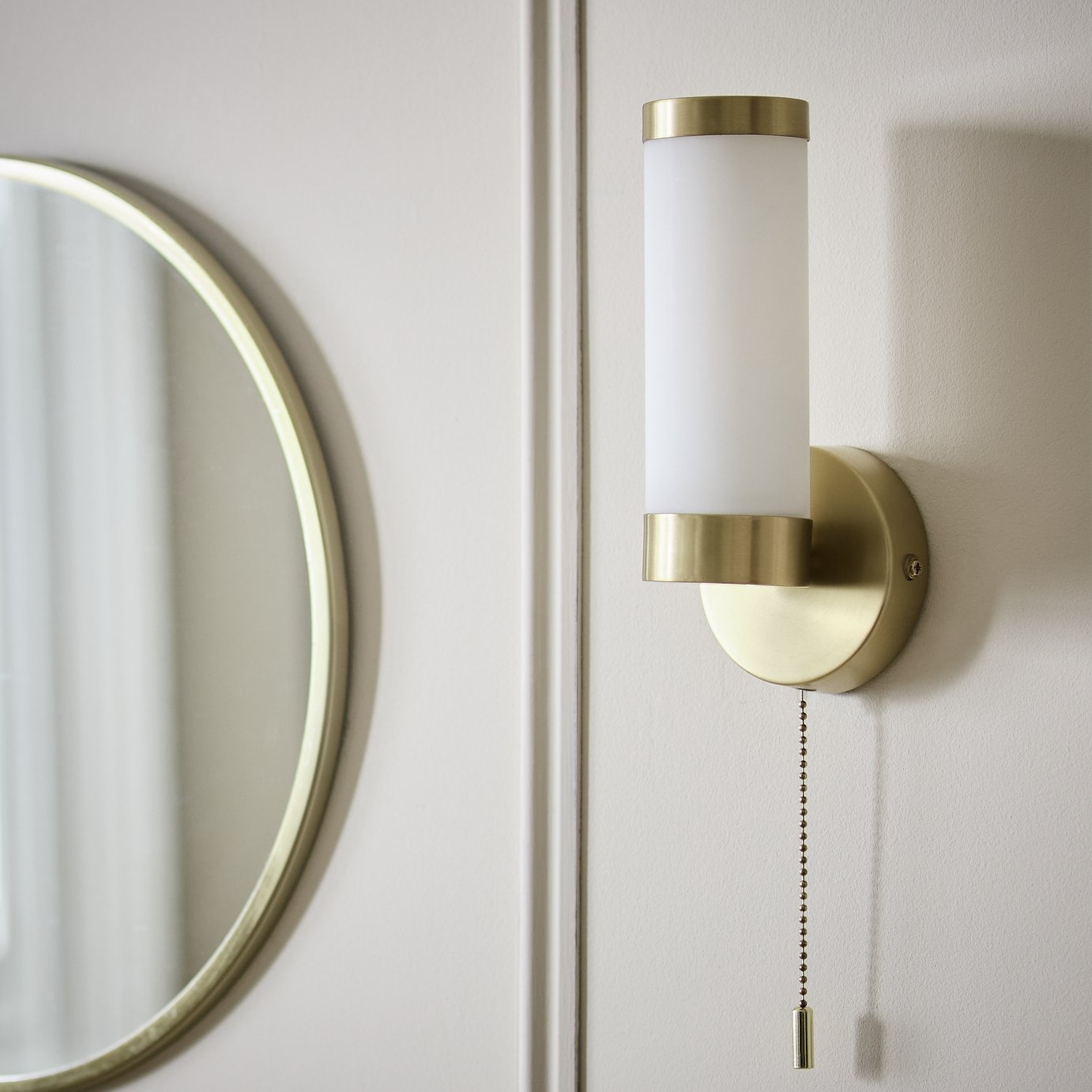 Argos Home Aspley Opal Glass Bathroom Wall Light - Brass