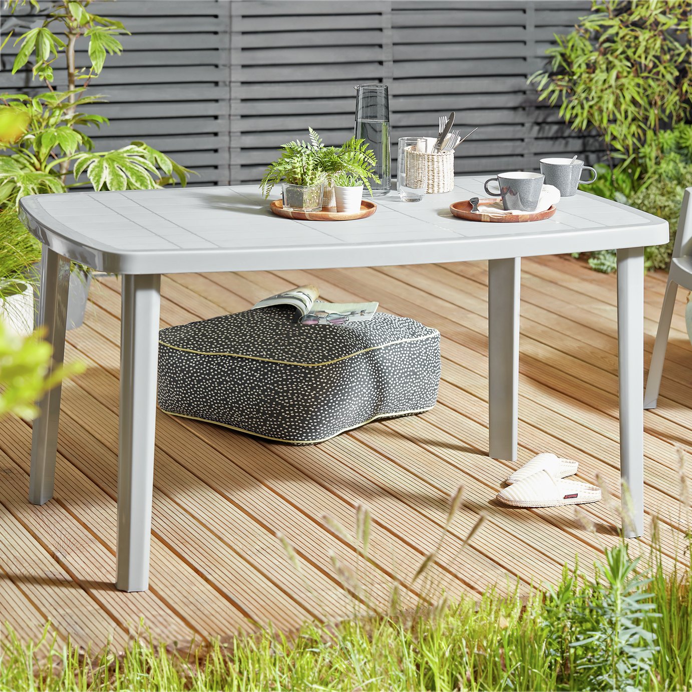 Argos Home 6 Seater Rectangular Plastic Garden Table - Grey