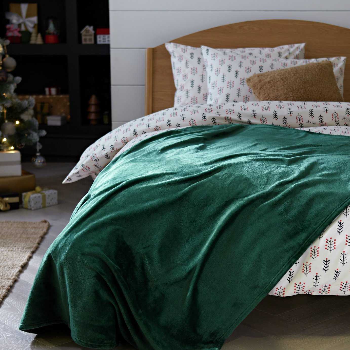 Argos Home Fleece Throw - Green - 125X150cm