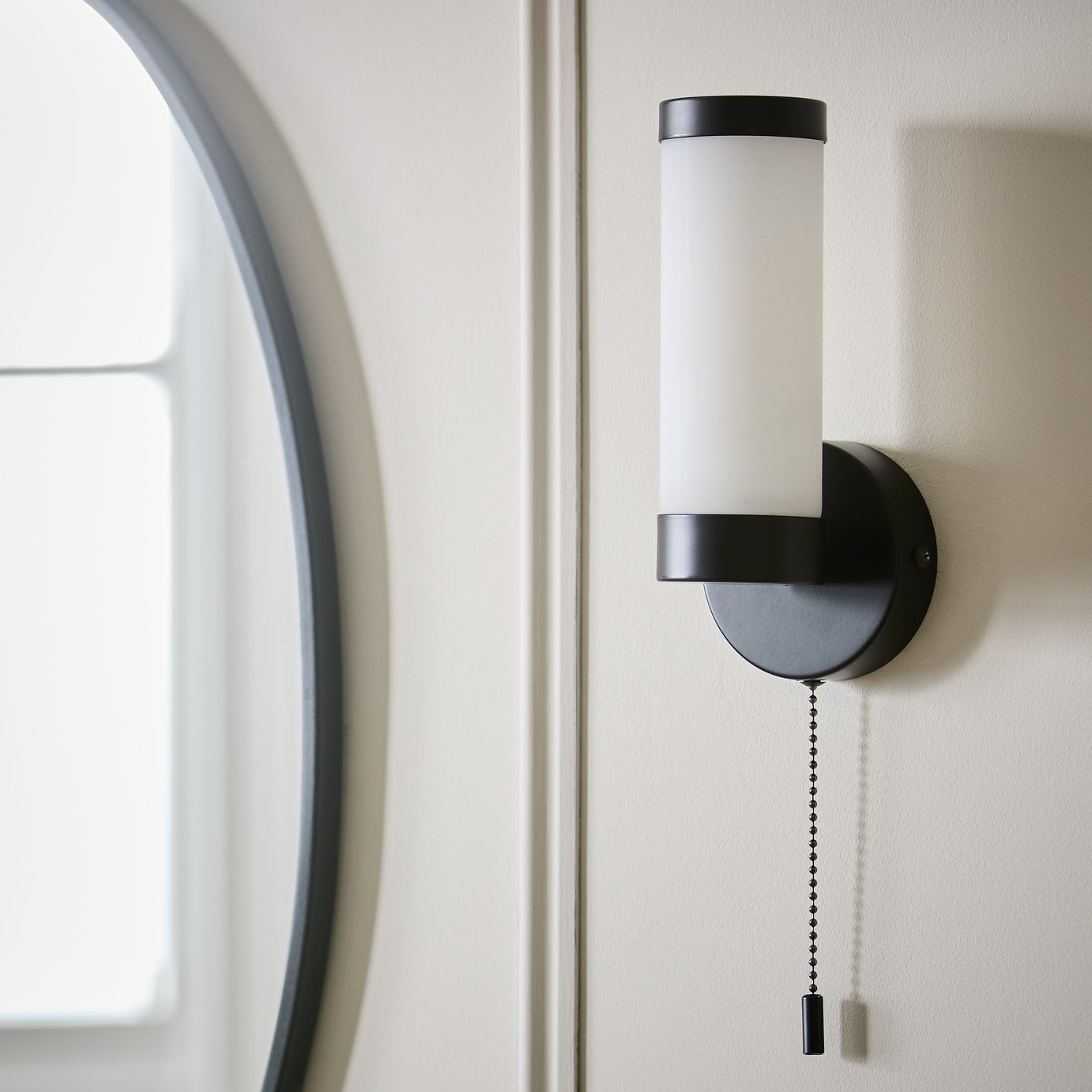 Argos Home Aspley Opal Glass Bathroom Wall Light - Black