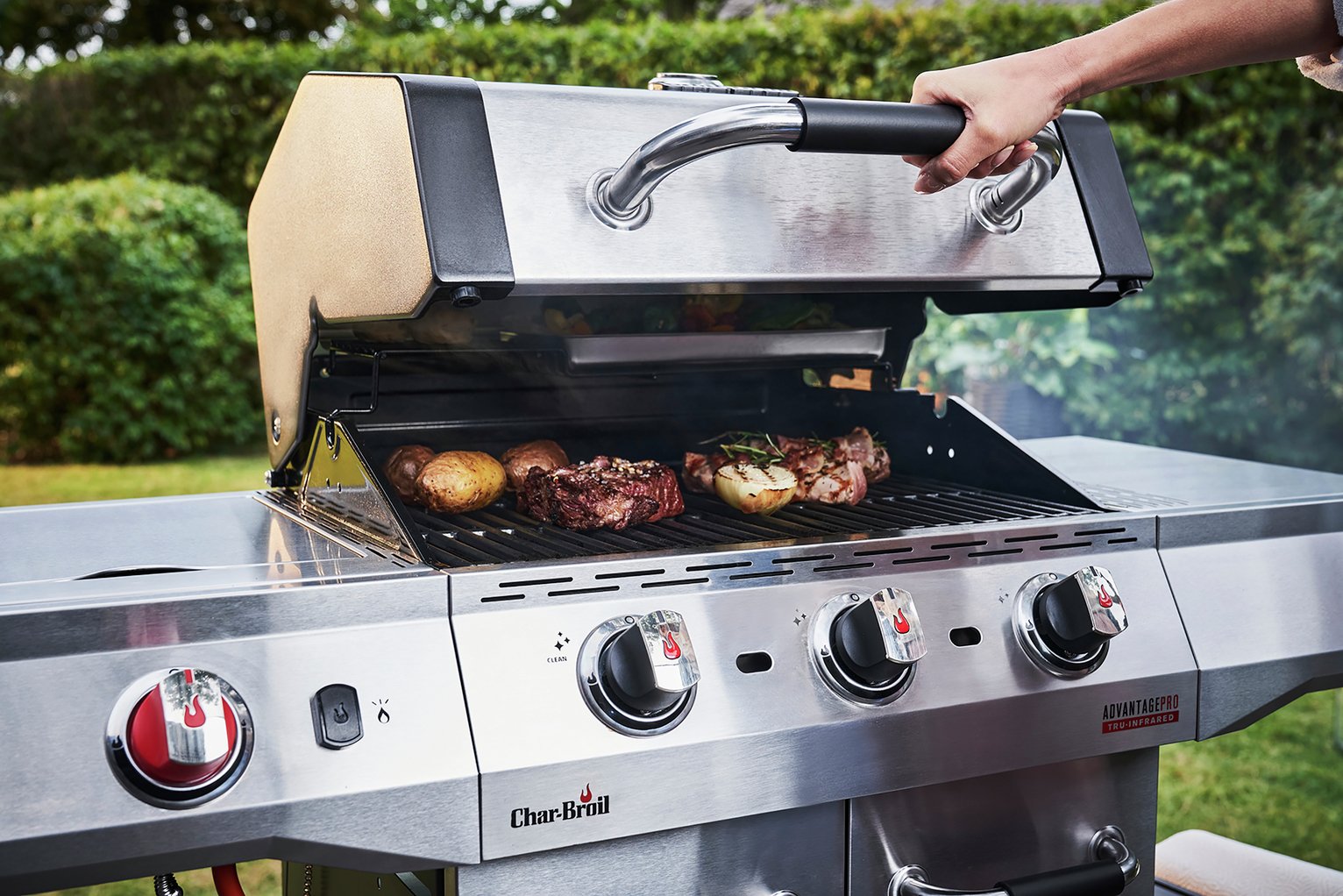 Charbroil Advantage PRO S 3 Burner Gas BBQ