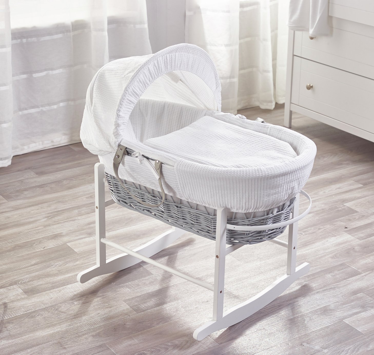 Kinder Valley Wicker Moses Basket With Rocking Stand