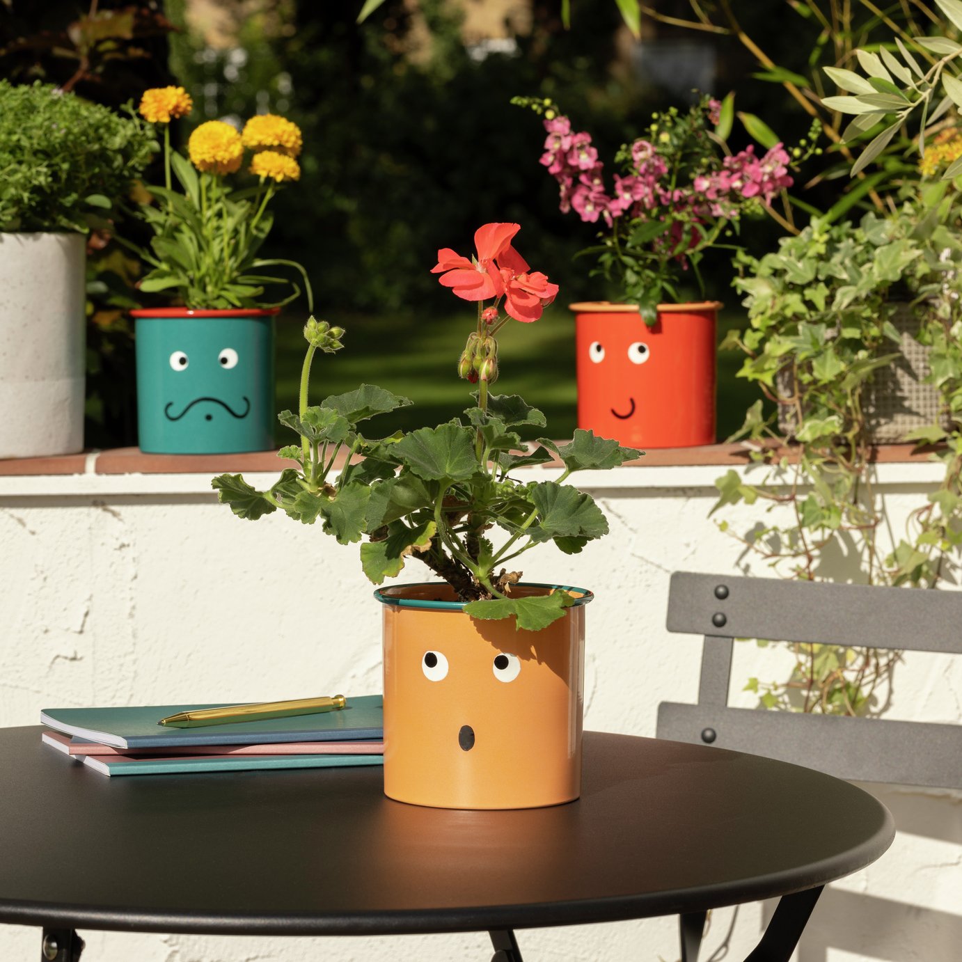 Garden by Sainsbury's Smiley Face Planter - Set of 3