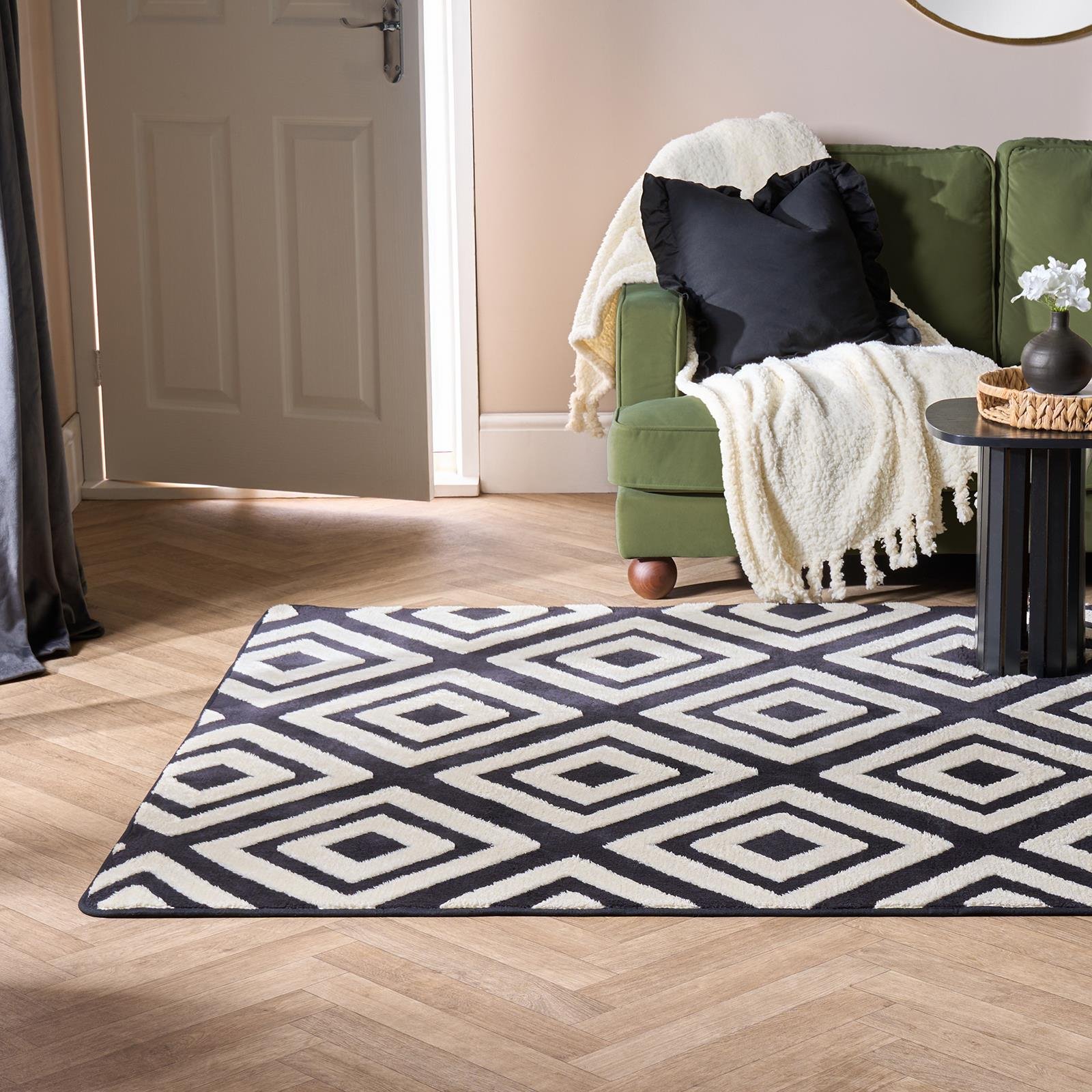 OHS Contrast Tufted Geo Rug - 160 x 230cm - Black/White