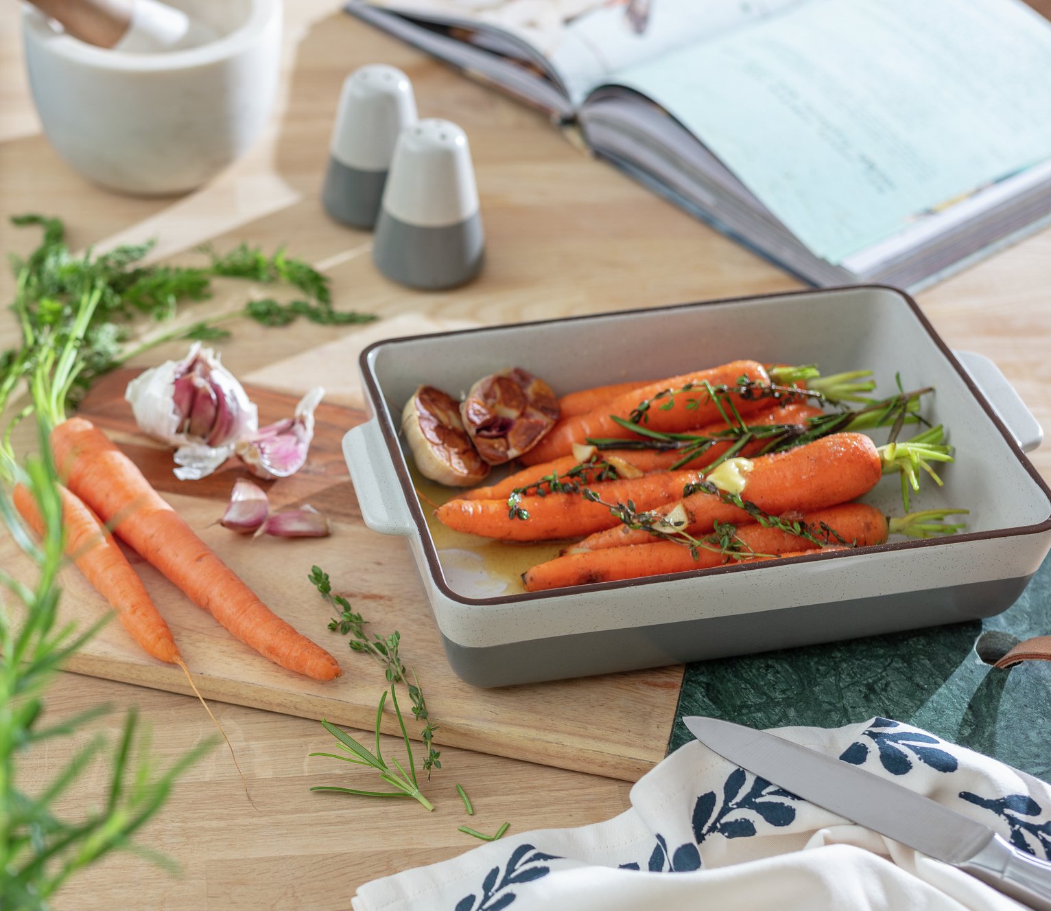 Habitat Speckle 29cm Medium Ceramic Roaster