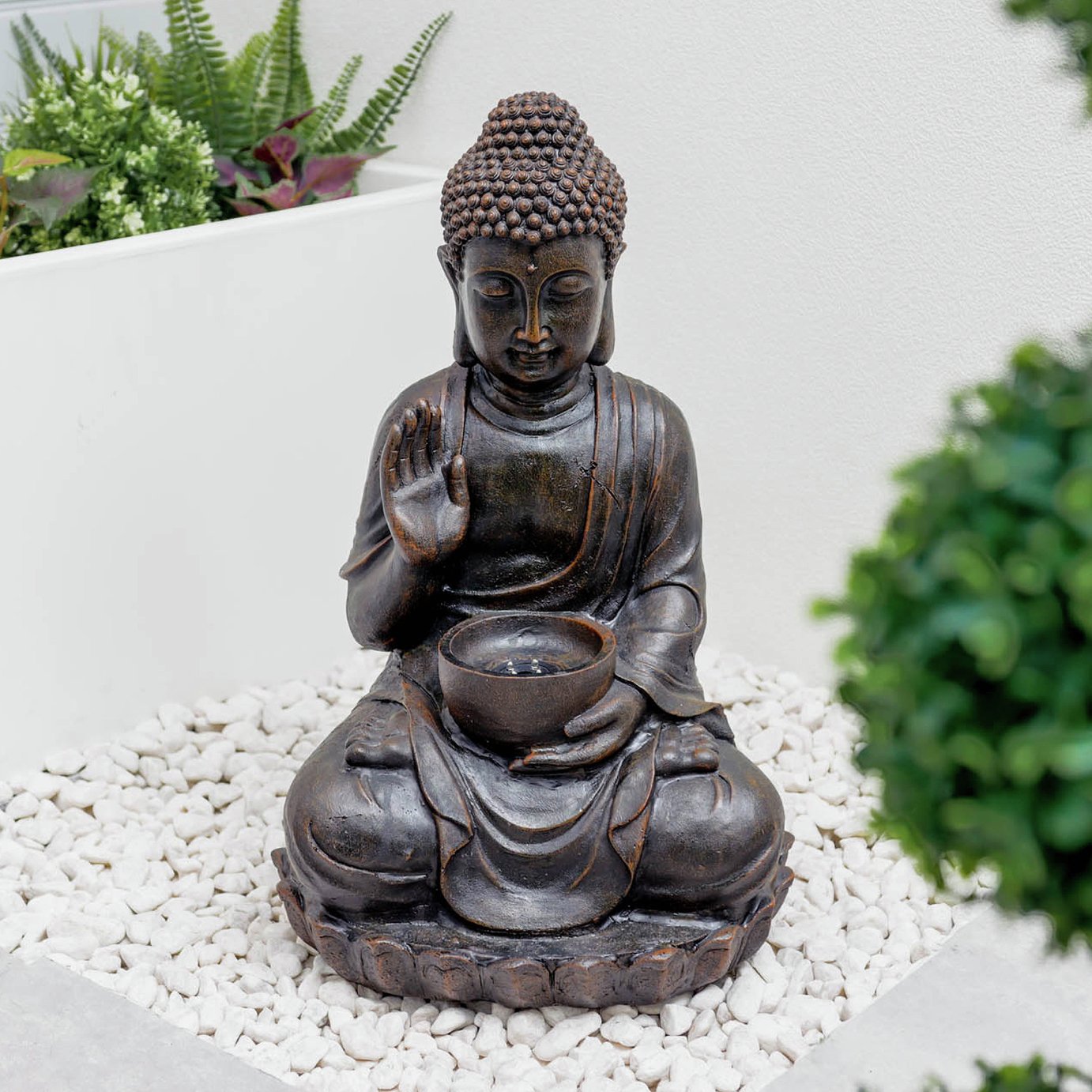 Streetwize Garden Meditating Buddha Solar Water Feature