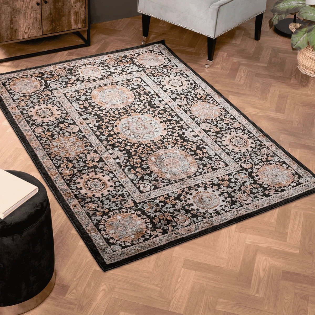 Mega Flooring Black Traditional Abstract Rug - 160 x 230cm