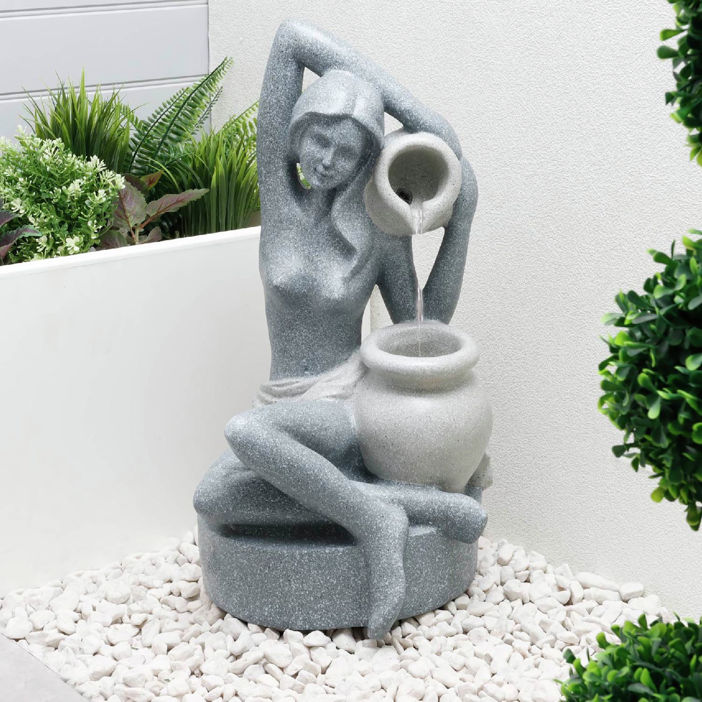 Streetwize Garden Bathing Lady Solar Water Feature