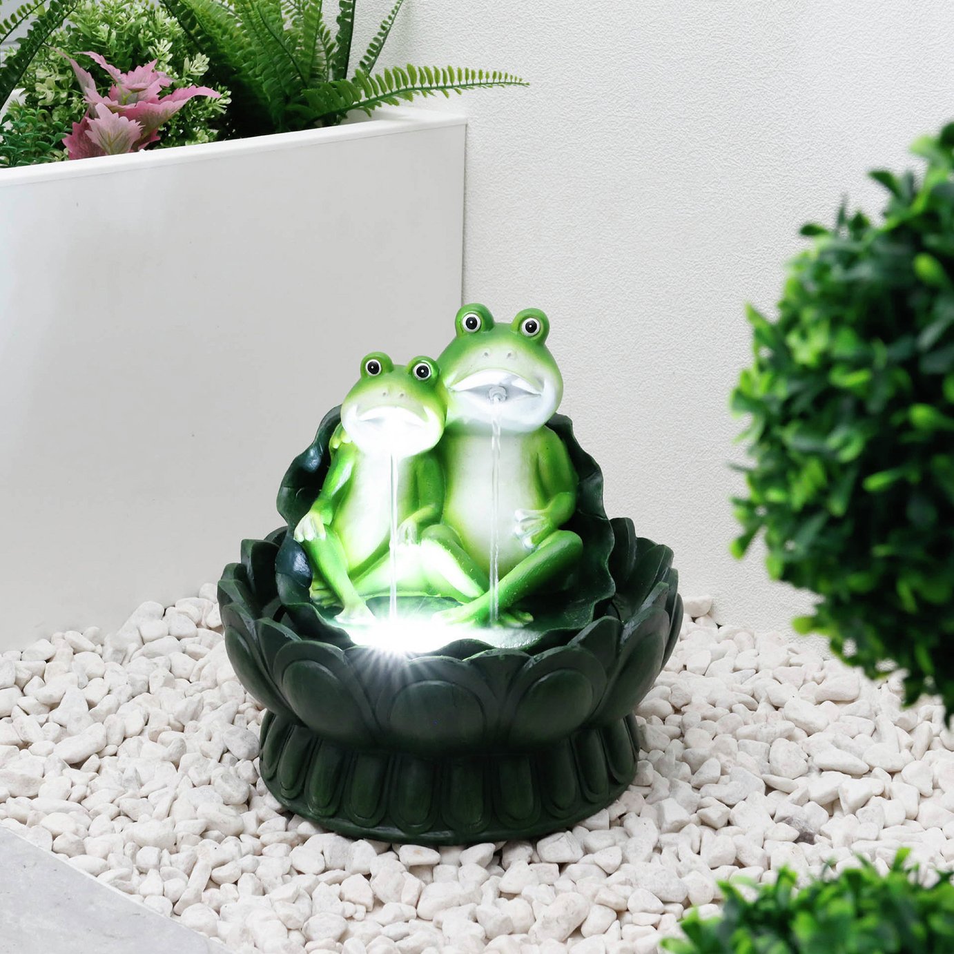 Streewize Garden Two Frogs On A Lily Pad Solar Water Feature
