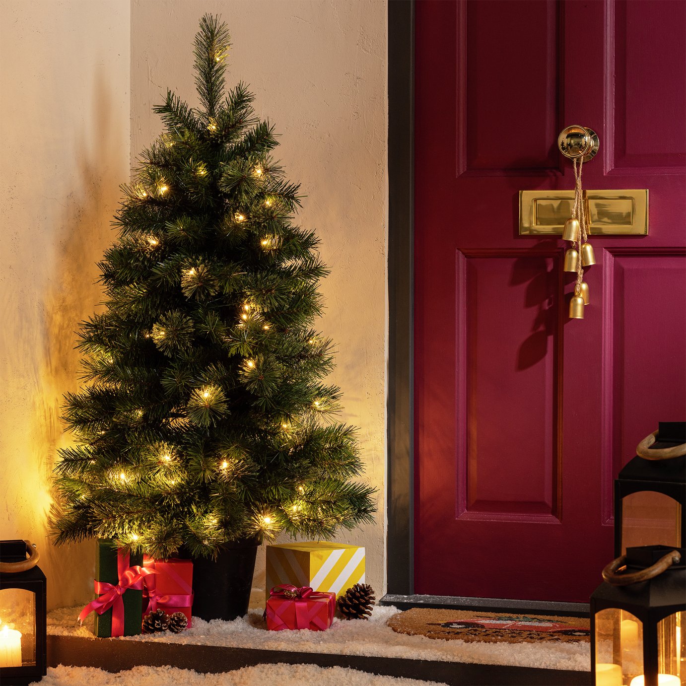 Habitat 4ft Pre lit Potted Natural Look Small Christmas Tree