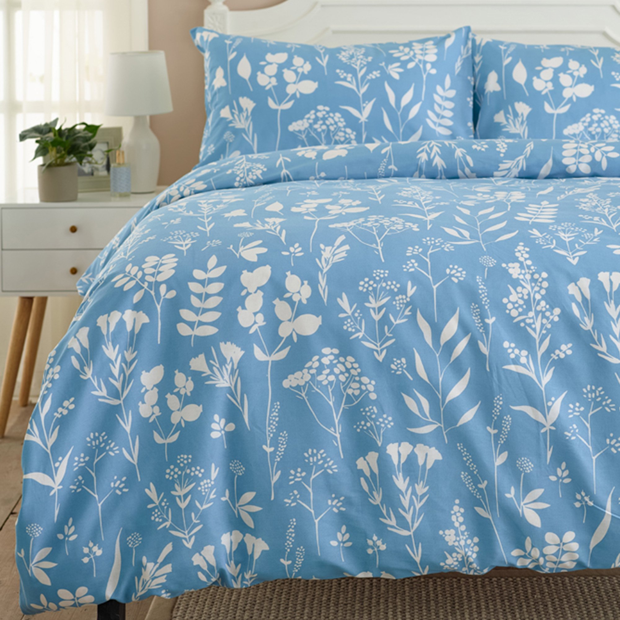 Deyongs Silhouette Floral Printed Duvet Set - Double