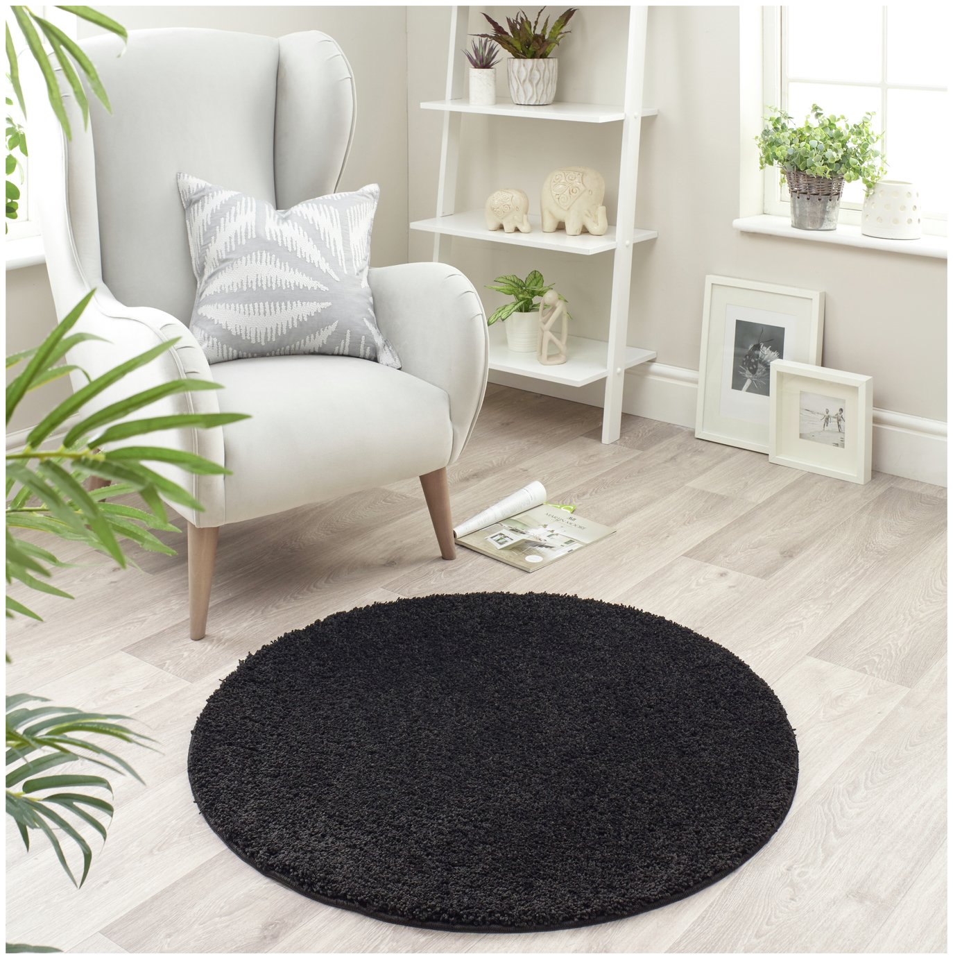 Buddy Washable Mat Plain Round Black Cut Pile Rug - 100cm