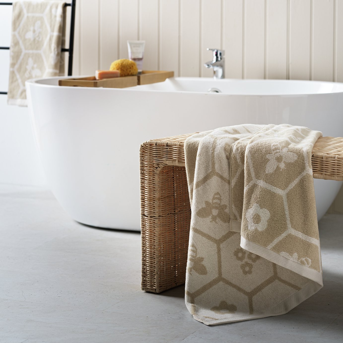 Argos Home Floral Bee Bath Sheet - Beige