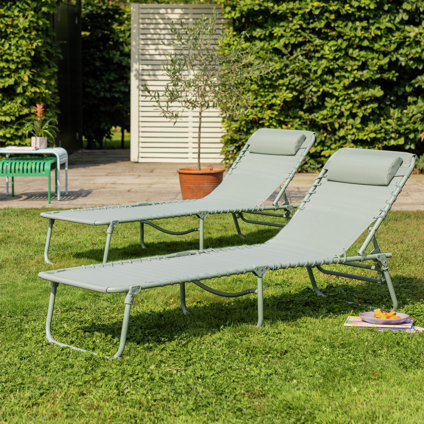 Argos Home Set of 2 Folding Metal Sun Loungers -  Green
