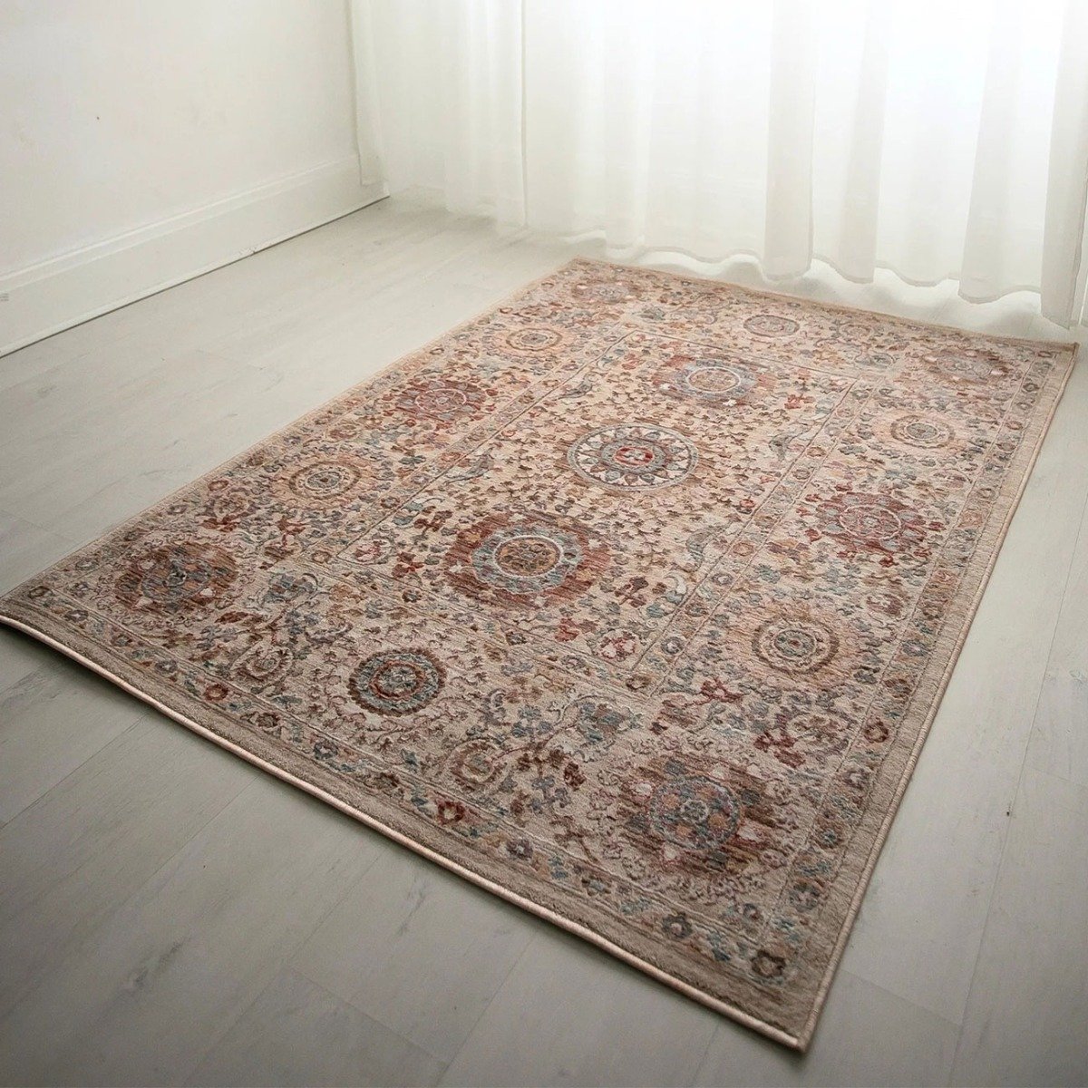 Mega Flooring Beige Traditional Abstract Rug - 160 x 230cm
