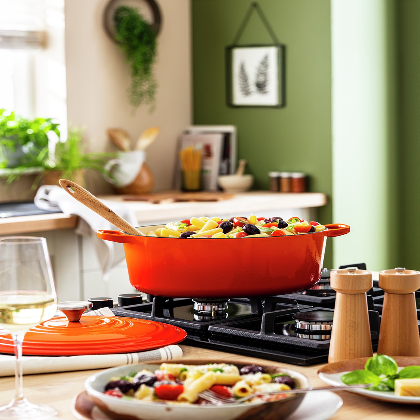 Habitat 4.7L oval CI casserole dish