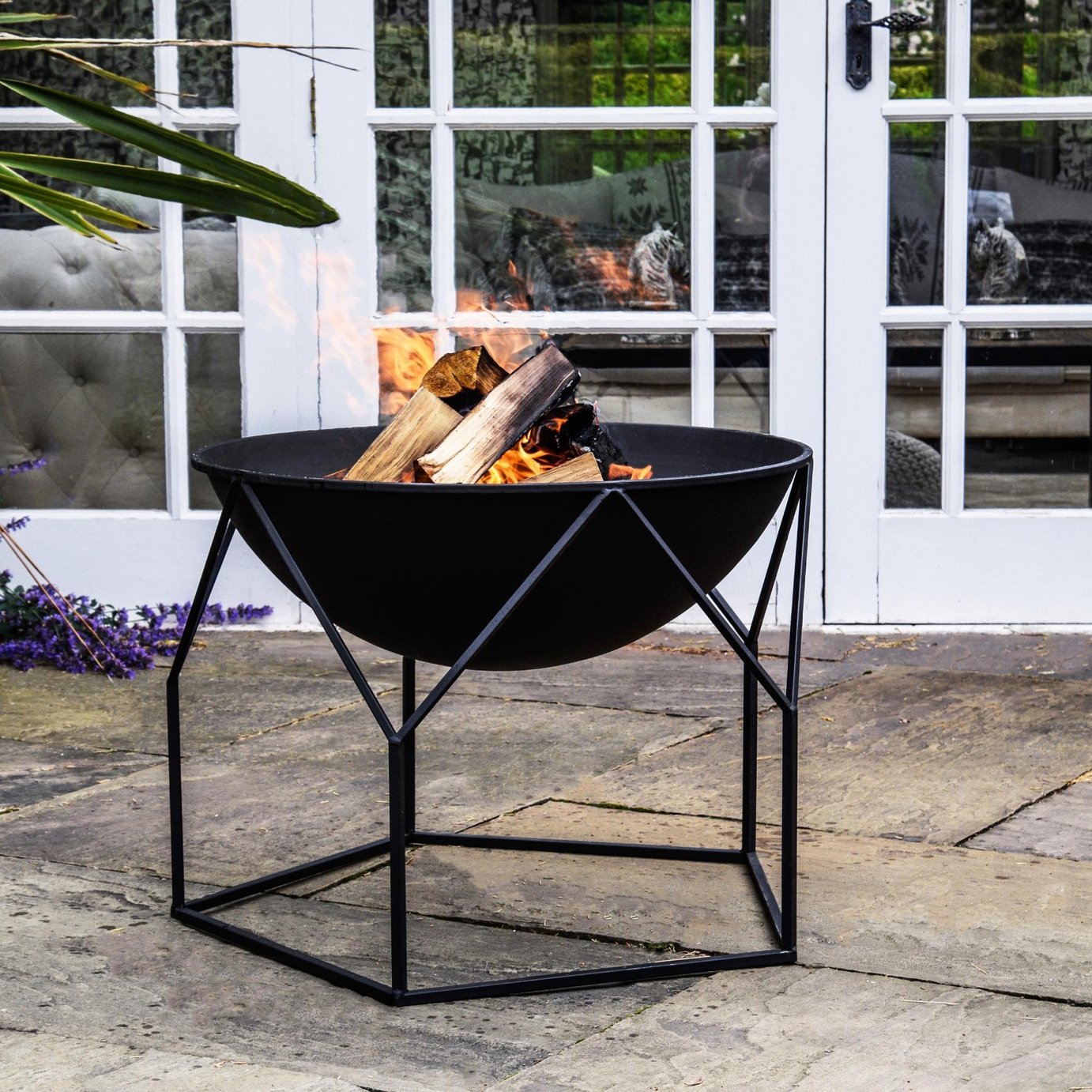 Ivyline Outdoor Buckingham Fire Pit - Black