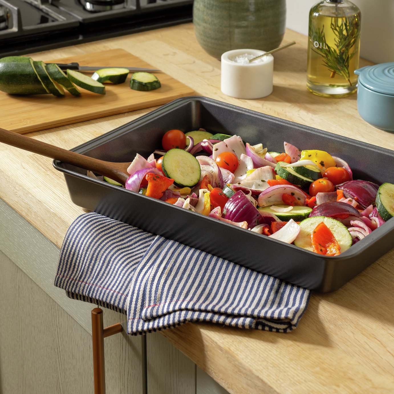 Habitat 34cm Medium Carbon Steel Roaster