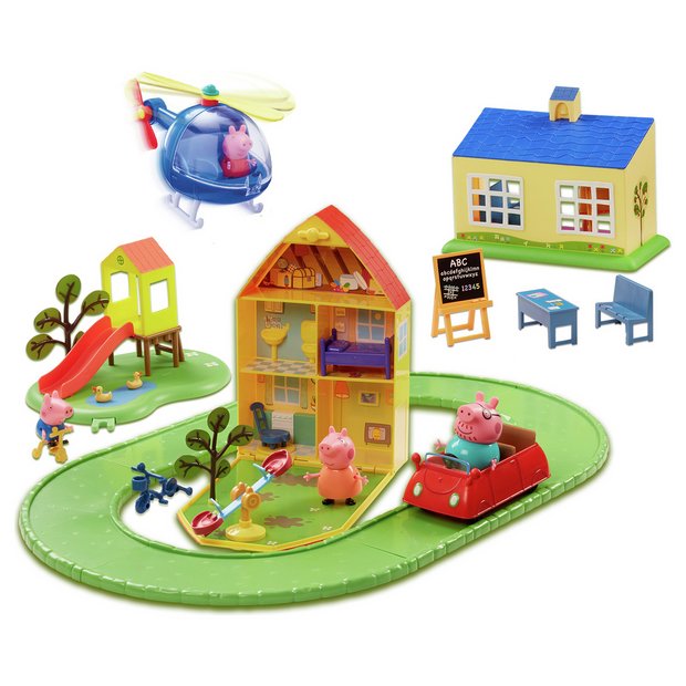 Peppa Pig Family House Playset, Includes Peppa's and George Figures, House Set and Other Fun Accessories, Preschool Toy for Girls and Boys Ages 3 and Up