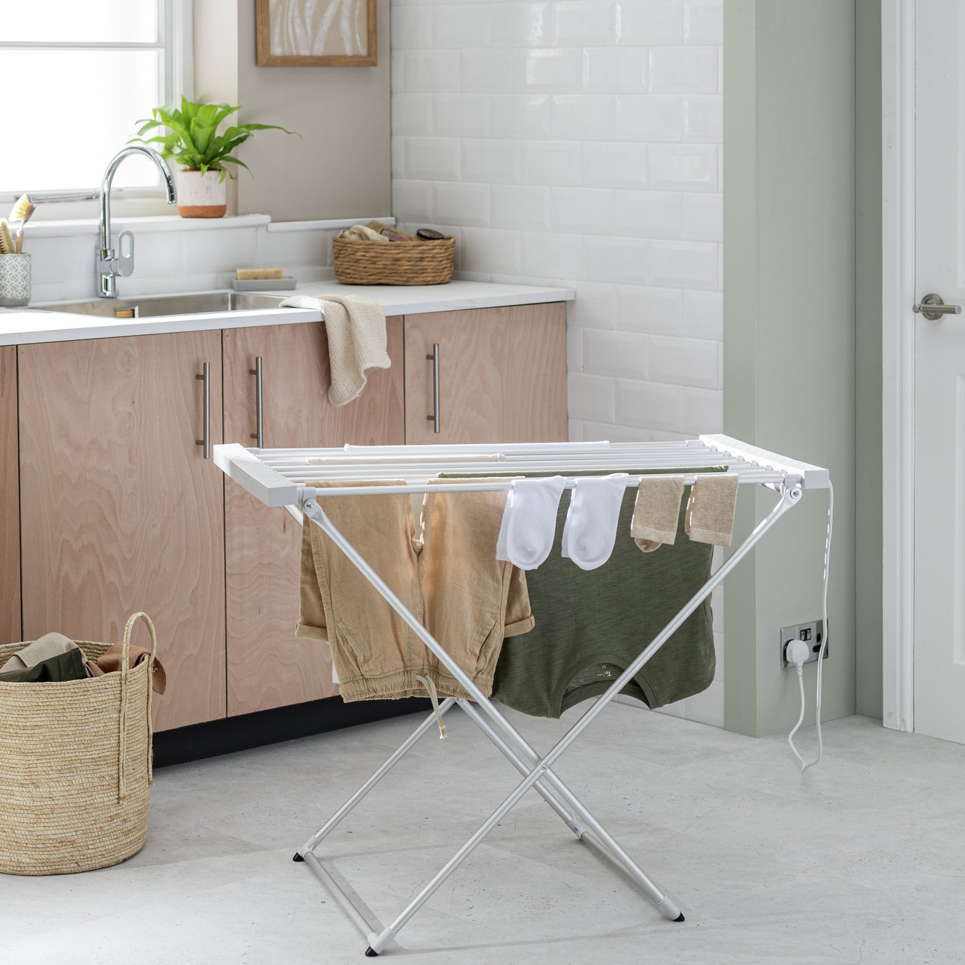 Argos Home 11.5m Electric Heated Indoor Clothes Airer