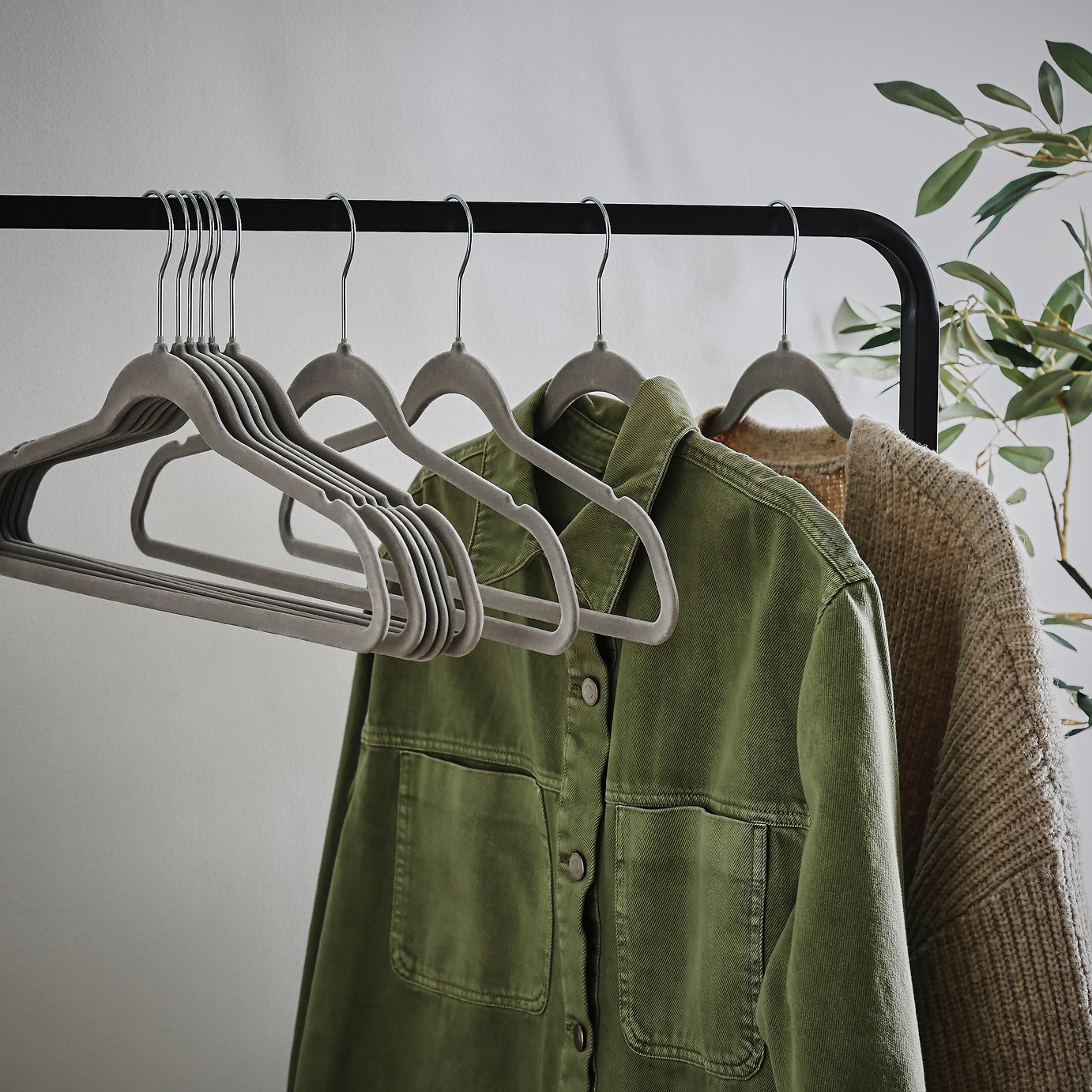 Argos Home Set of 10 Velvet Flocked Hangers - Grey