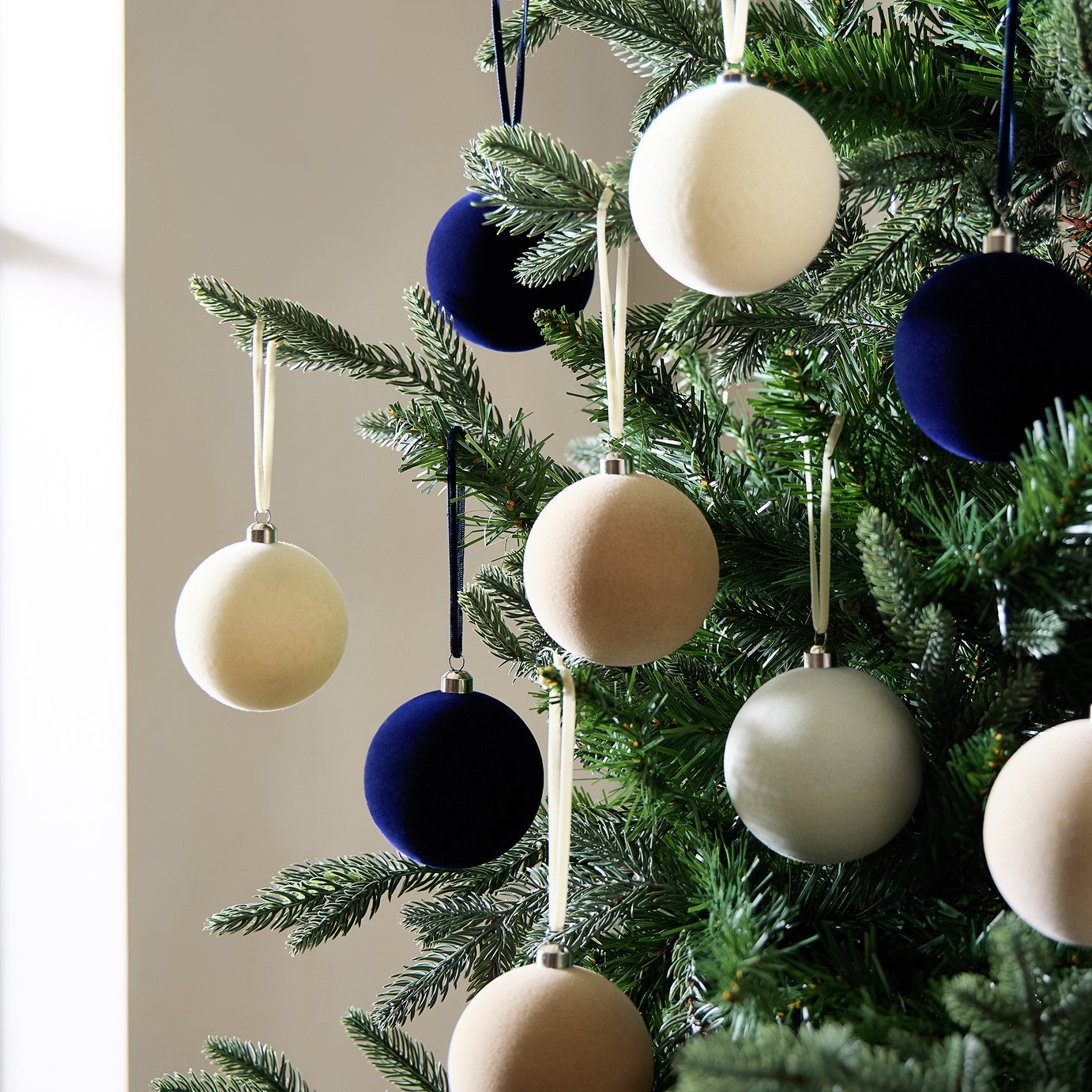 Habitat Pack of 9 Shatterproof Timeless Christmas Bauble