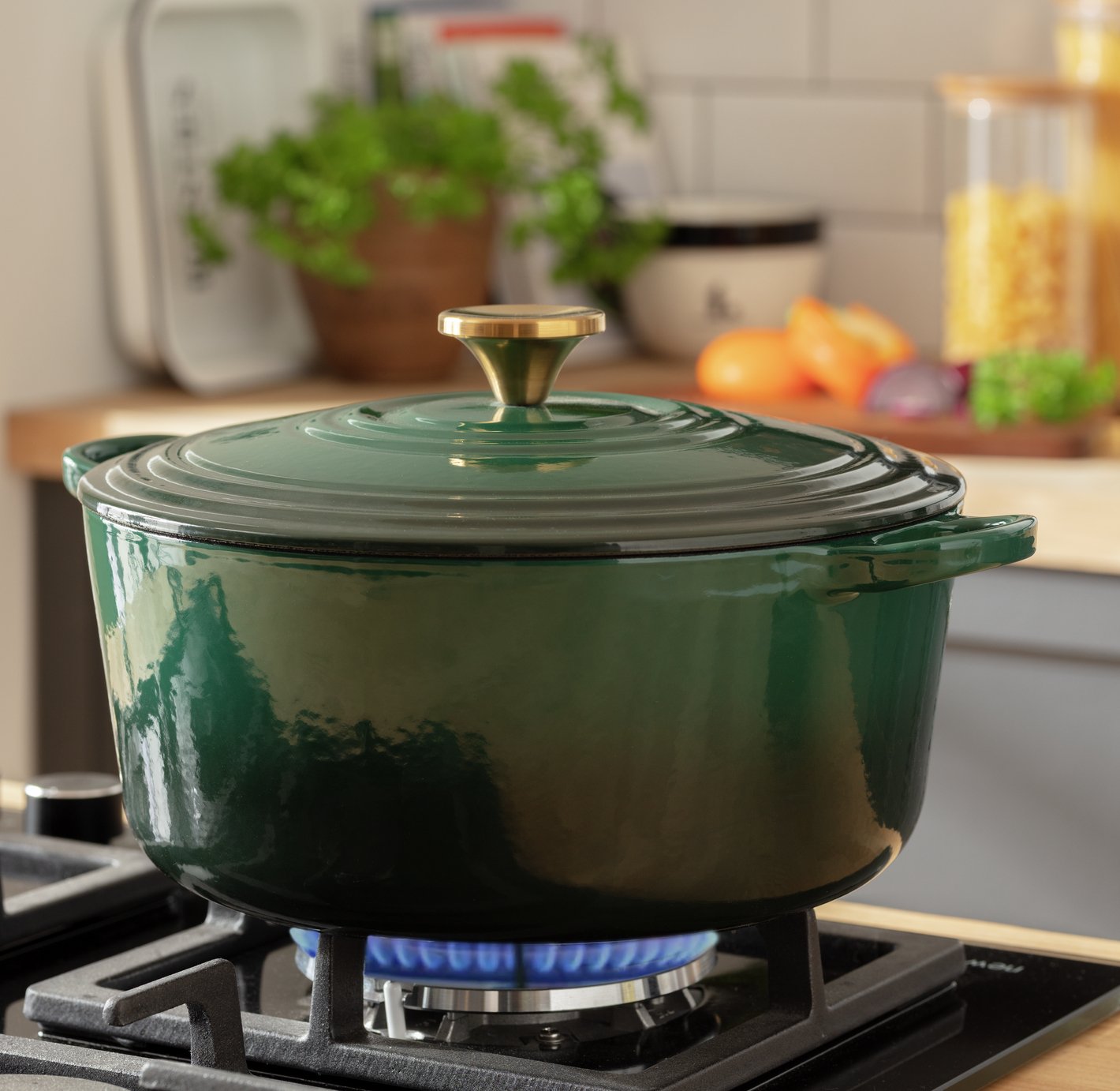 Habitat 5.3L cast iron casserole dish