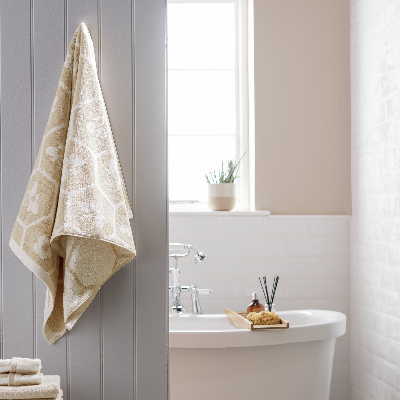 Argos Home Floral Bee 2 Pack Hand Towel - Beige